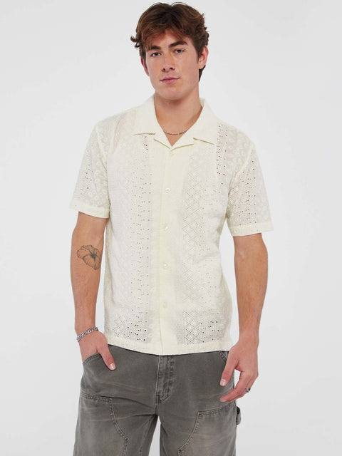 Guess: Eyelet Embroidery S/S Camp Shirt