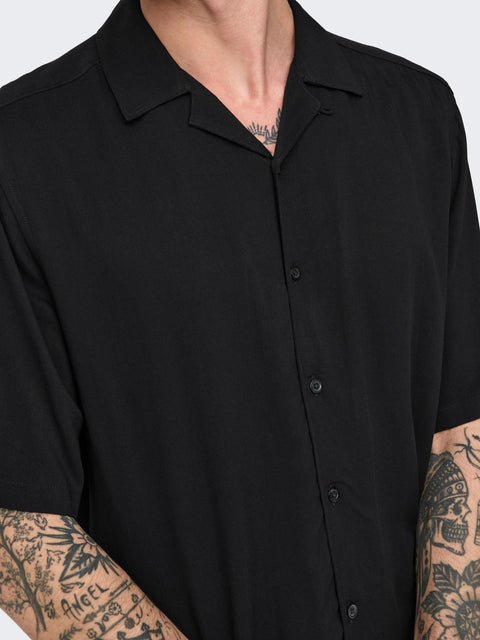 Only & Sons : Regular Fit Solid Color SS Shirt - Black